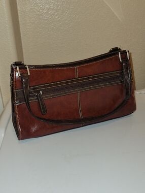 Classic Brown Leather Shoulder Bag — Unbranded